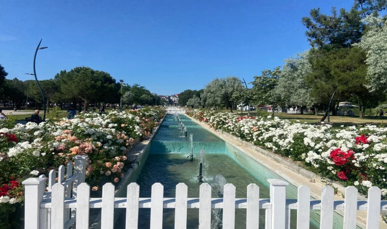 Cumhuriyet Parkı Rengârenk