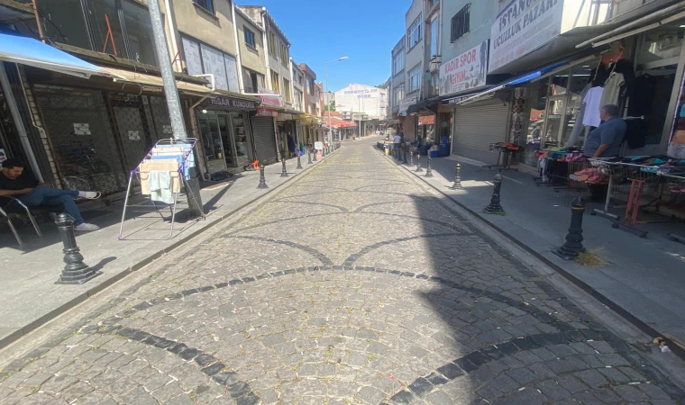 Saray Caddesi'ndeki İzmaritler Tepki Çekiyor