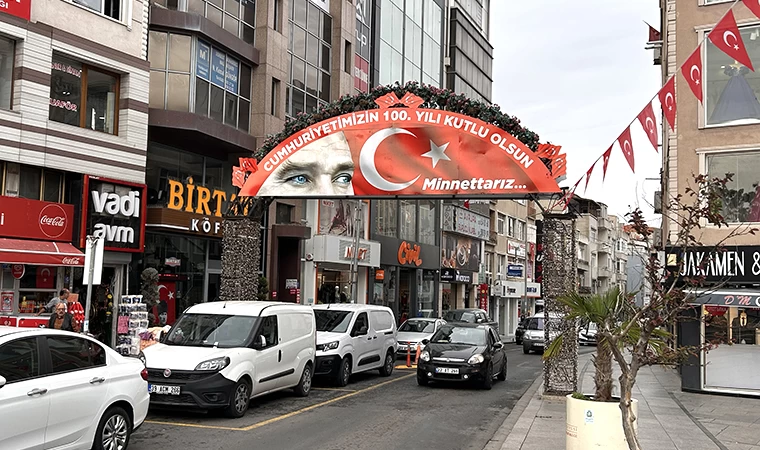 "Çorlu Belediyesi, 29 Ekim'de Atatürk ve Türk Bayraklarıyla Coşkuya Hazırlanıyor!"