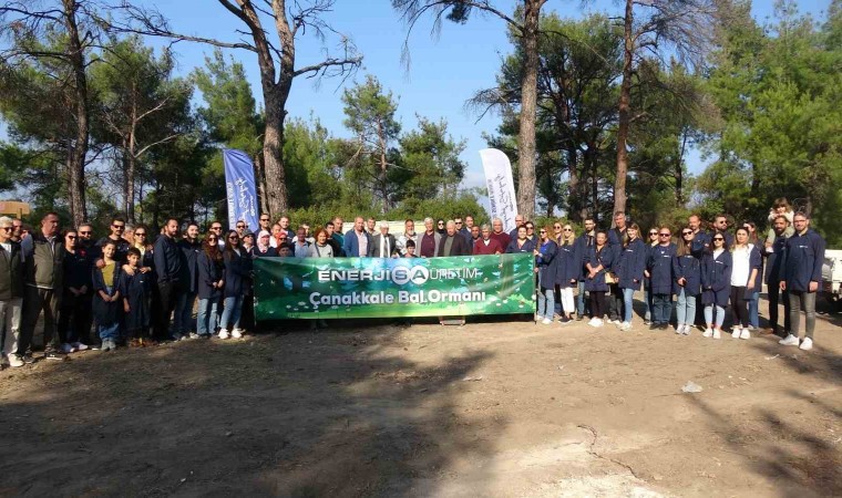 Enerjisa Üretim’den Çanakkale’deki arıcılara ekipman ve fidan desteği