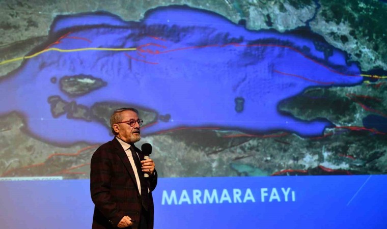 “Depreme Dirençli Kent Esenyurt” toplantısına Prof. Dr. Naci Görür katıldı