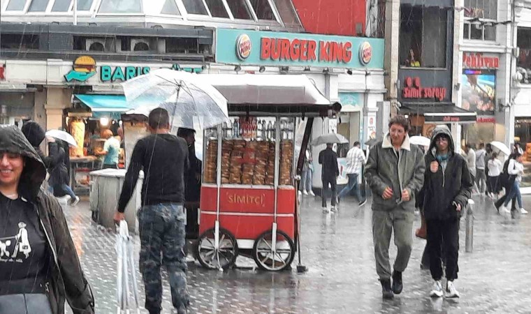 İstanbul’da sağanak yağış etkili oldu