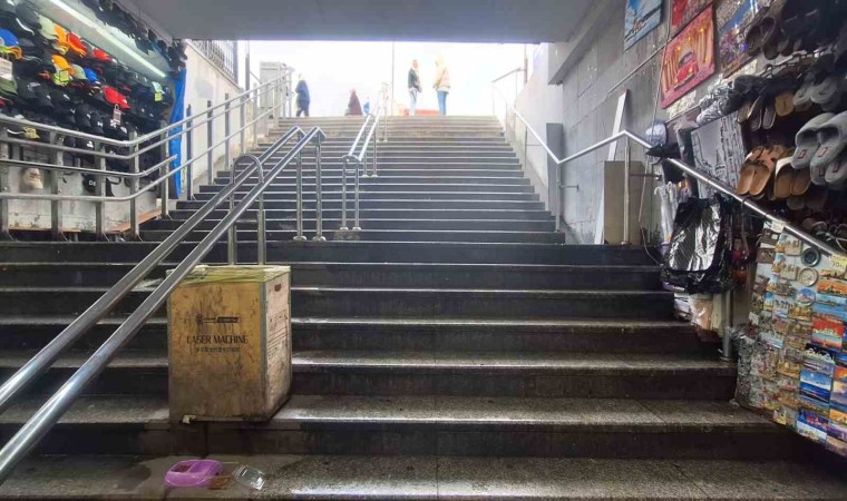 Su basan Eminönü yeraltı çarşısı esnafı İBB’ye isyan etti