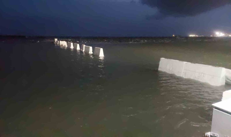 Tekirdağ’da deniz taştı: Tsunamiyi andıran görüntüler