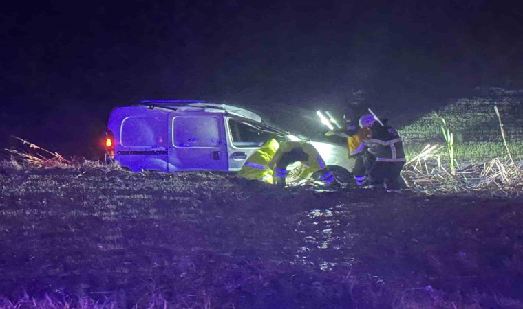 Yoldan çıkan araç tarlaya uçtu