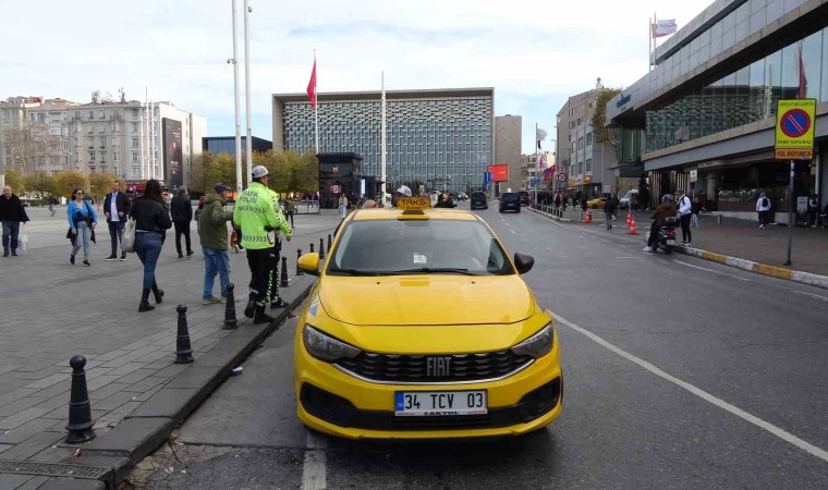 Taksim’de ticari taksi denetiminde şoförlere ceza yağdı