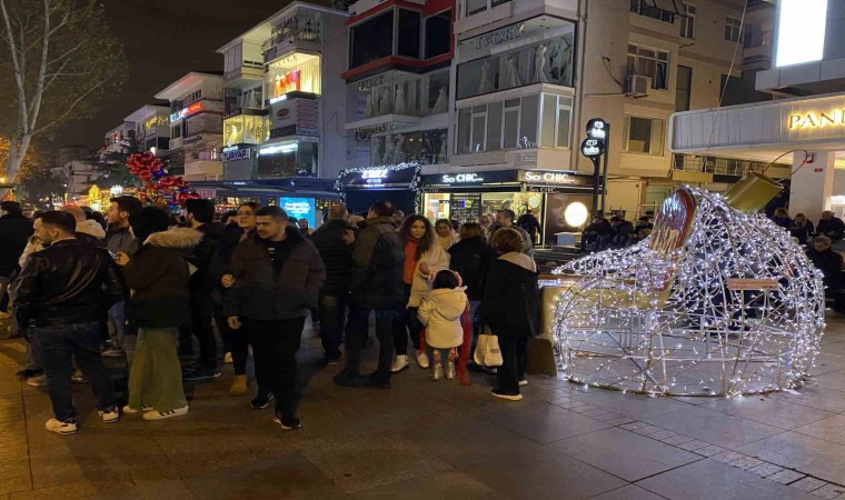 Bağdat Caddesi’nde vatandaşlar yeni yıla coşkuyla girdi