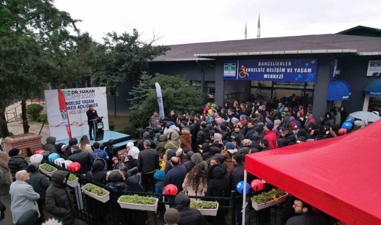 Bahçelievler’de engelli vatandaşlara özel ücretsiz berber hizmeti düzenlenen törenle başladı