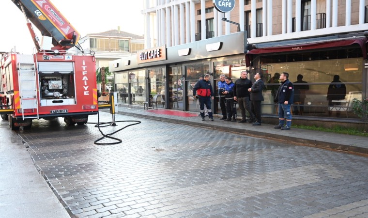 Biga’da AVM’de çıkan yangın korkuttu