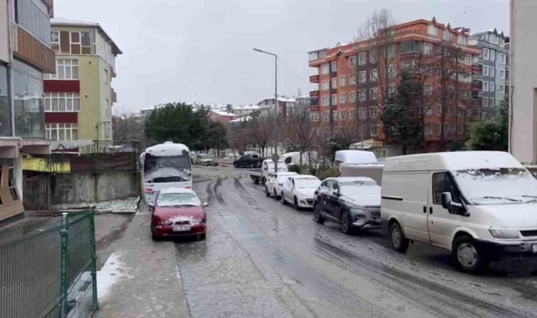 Çerkezköy beyaz örtüyle kaplandı