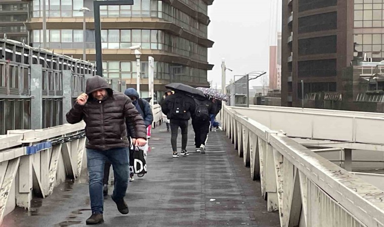 İstanbul’da rüzgar ve yağış etkili oluyor