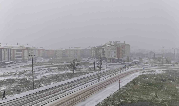 Kapaklı beyaza büründü