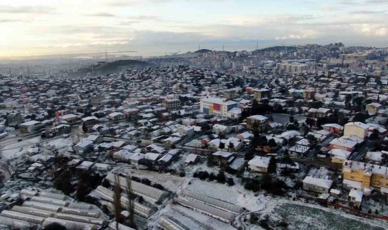 Pendik’te kartpostallık kar manzarası havadan görüntülendi