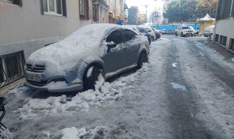 Tekirdağ’da sokaklar buz pistine dönüştü