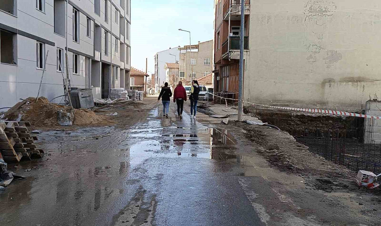 Edirne’de bozuk yollar ve su kesintileri vatandaşı canından bezdirdi