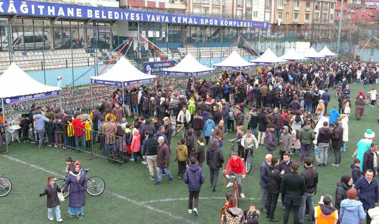 Kağıthane’de camiye giden çocuklara bin bisiklet hediye edildi