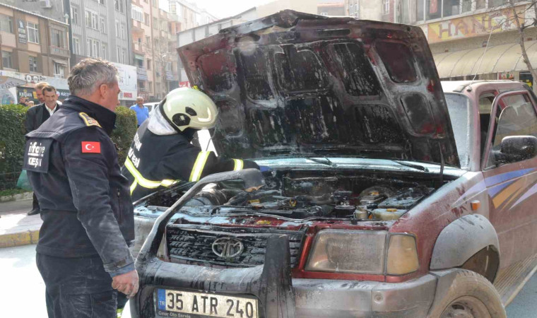 Keşan’da yanan kamyonete oradan geçen itfaiye amiri müdahale etti