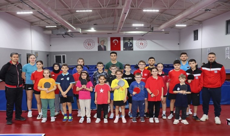 Yalova Belediyespor masa tenisinde sporcu fabrikası gibi