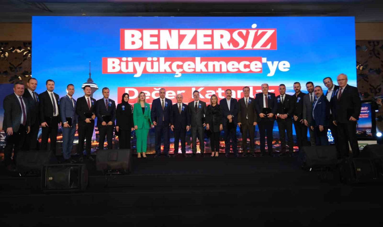 Büyükçekmece’nin gelişmesine katkı sunanlara madalya ve berat verildi