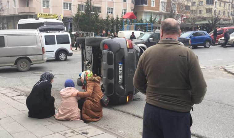 Çerkezköy’de korkutan kaza: Otomobil yan yattı, sürücü şoka girdi