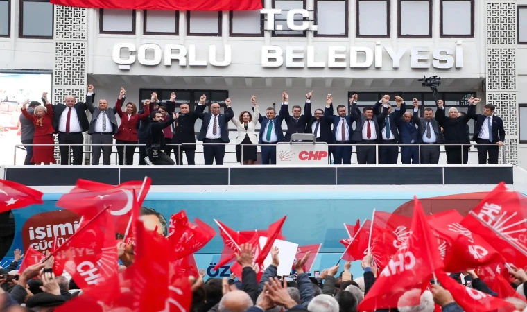 "CHP Lideri Özgür Özel, Çorlu Mitinginde İktidara Yüklendi: '31 Mart'ta Hesap Verecekler!"