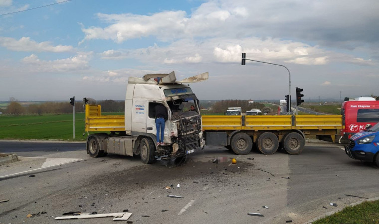 Tekirdağ’da tır ile yolcu minibüsü çarpıştı: 5 ölü, 10 yaralı