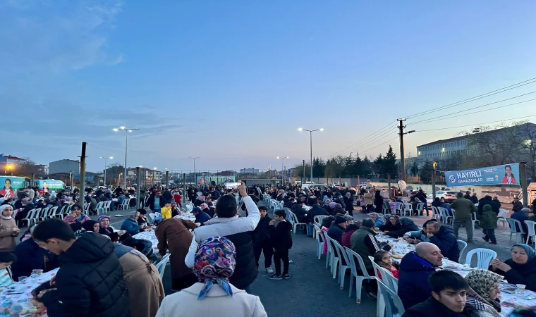 Sağlık Mahallesi'nde Binlerce Vatandaşla İftarda Buluştu