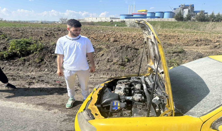 Seyir halinde yanan otomobili itfaiye söndürdü