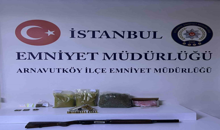 Sokak satıcısının üzerinden 2 kilo 568 gram uyuşturucu madde çıktı