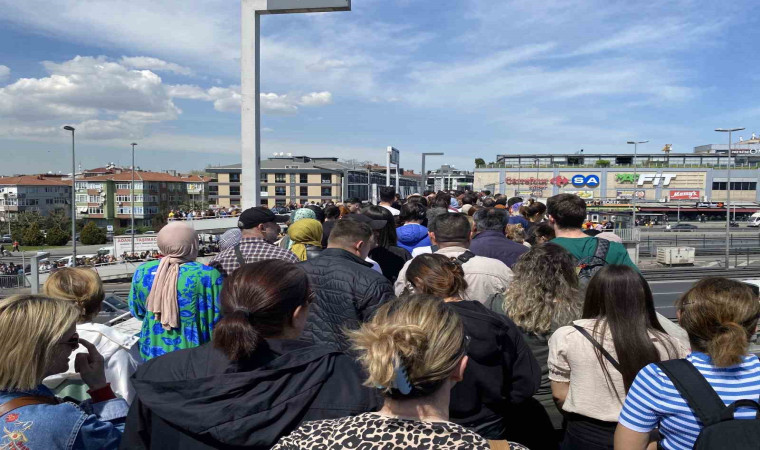 Bakırköy’de pazarda hırsızlık olayı bomba paniğine dönüştü