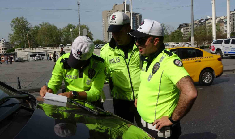 Taksim’de ticari taksi denetimi yapıldı