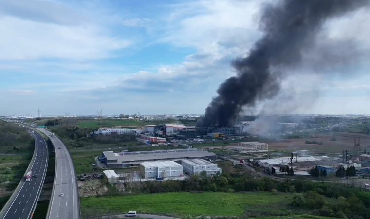 Tekirdağ’da fabrika yangını havadan görüntülendi