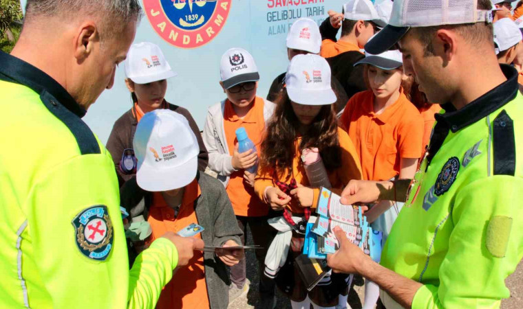 Çanakkale’de öğrenciler trafik kurallarını uygulamalı olarak öğrendi