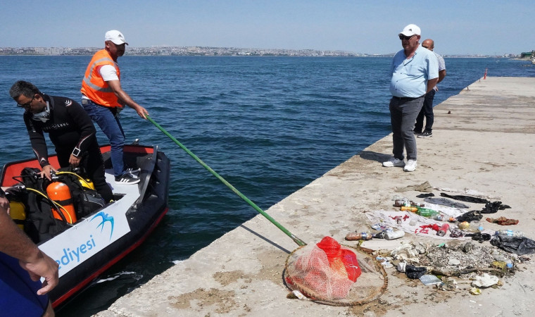 Beylikdüzü sahilinde kıyı ve deniz dibi temizliği yapıldı