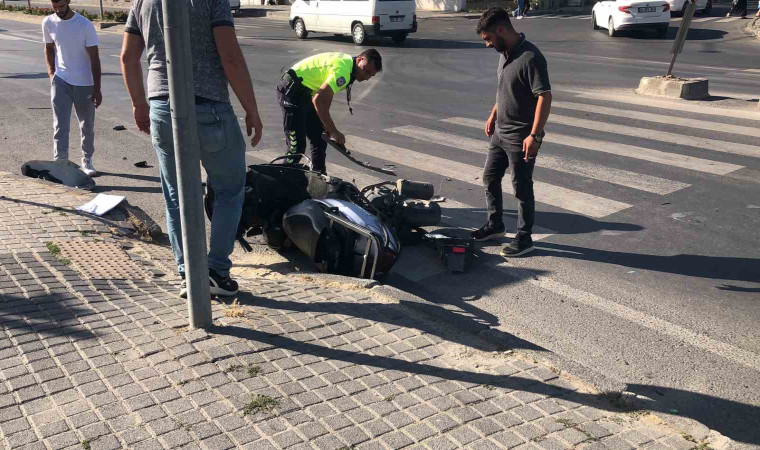 Kaza sonrası ikiye bölünen motosikletin sürücüsü ağır yaralandı