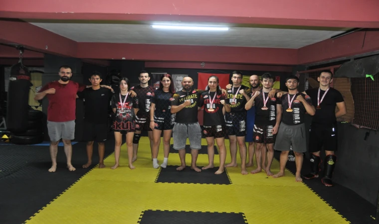 Turnuvada Demir Dojo Altın Kemerin Sahibi Oldu