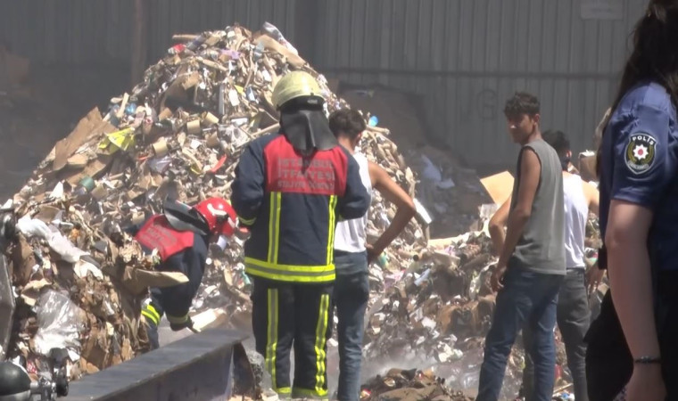 Avcılar’da kağıt geri dönüşüm deposunda korkutan yangın