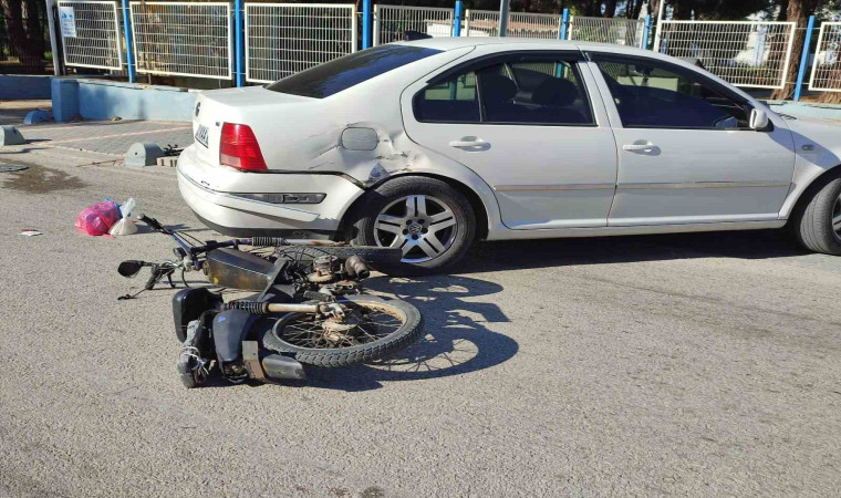 Keşan’da otomobil ile çarpışan motosiklette 2 kişi yaralandı