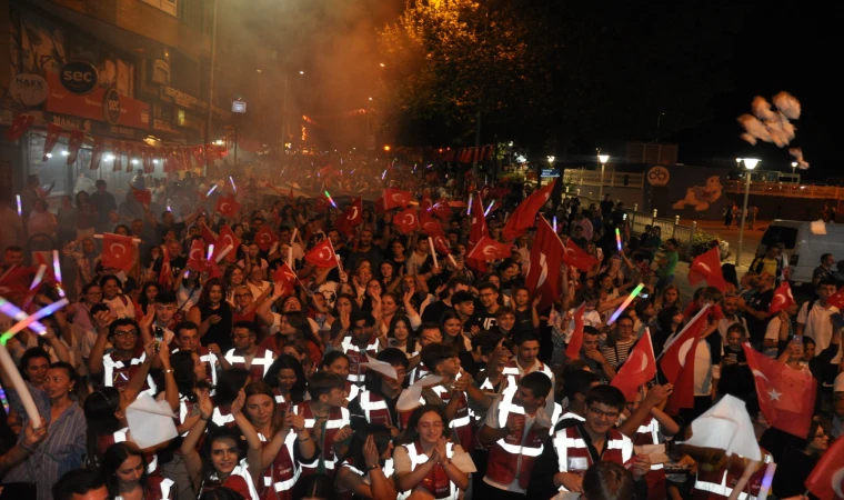 Fener Alayı Yürüyüşü Büyüledi