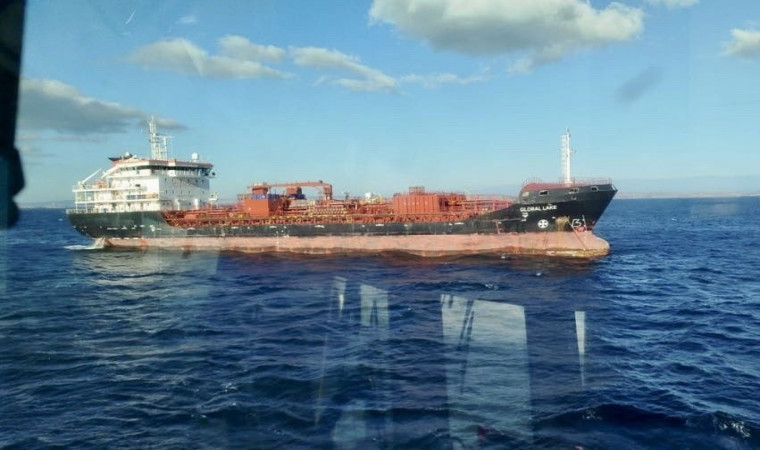 Çanakkale Boğazı’ndan geçen boş tanker makine arızası yaptı