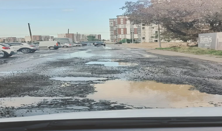 Yol Değil Köstebek Çukuru