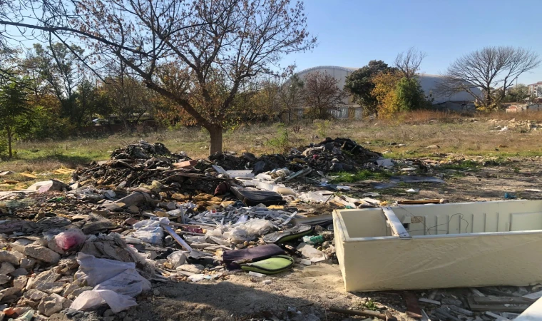 Eski Sanayi Sitesi Çöplüğe Döndü