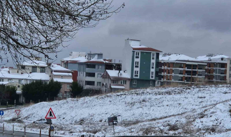 Tekirdağ’da kar yağışı şehri beyaza bürüdü