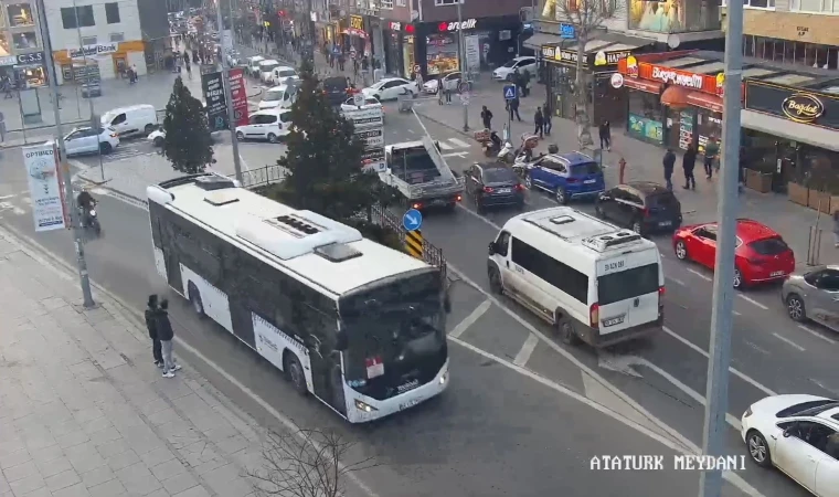 Atatürk Meydanı’nda Trafik Çilesi