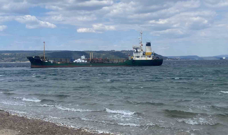 Çanakkale Boğazı’nda atık taşıma tankeri karaya oturdu