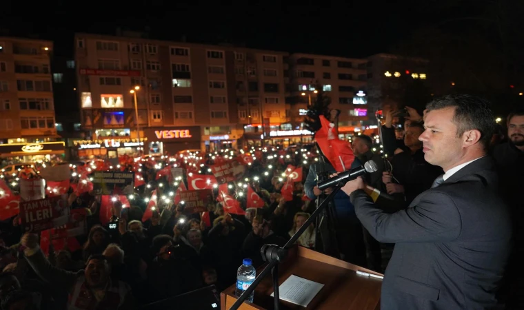 Ceketi Çıkarıp, Kolları Sıvadı