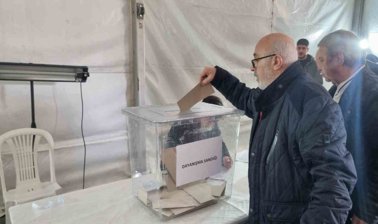 CHP’nin Cumhurbaşkanlığı adaylığı ön seçiminde oy kullanma işlemi başladı