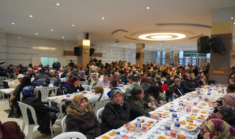 Çorlu’da Ramazan Bereketi Salonlardan Taştı