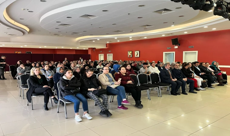 ‘En İyi Narkotik Polisi Anne’ Semineri Düzenlendi