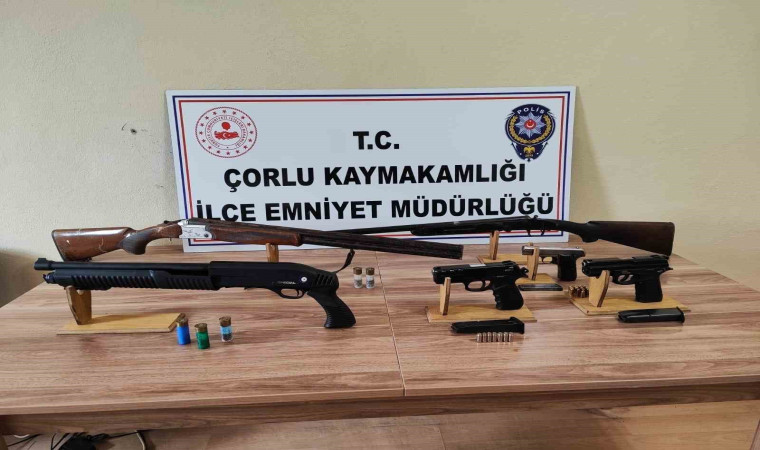 Tekirdağ’da uyuşturucu ve silah operasyonlarında 32 aranan kişi yakalandı